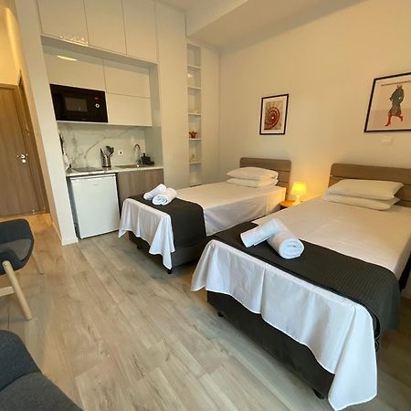 Le Voyageur By The Sea - Furnished Rooms Larnaca Bagian luar foto