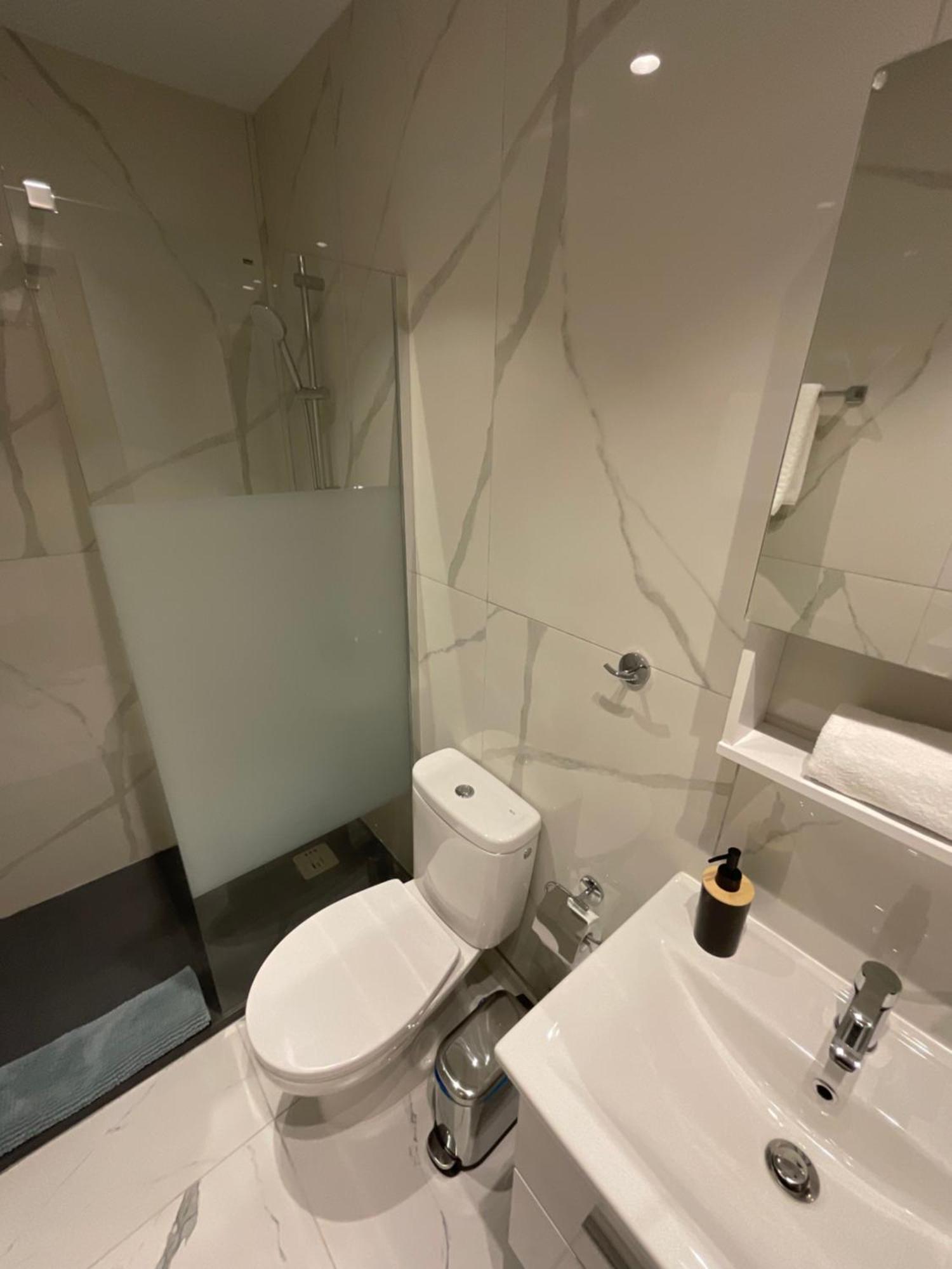Le Voyageur By The Sea - Furnished Rooms Larnaca Bagian luar foto