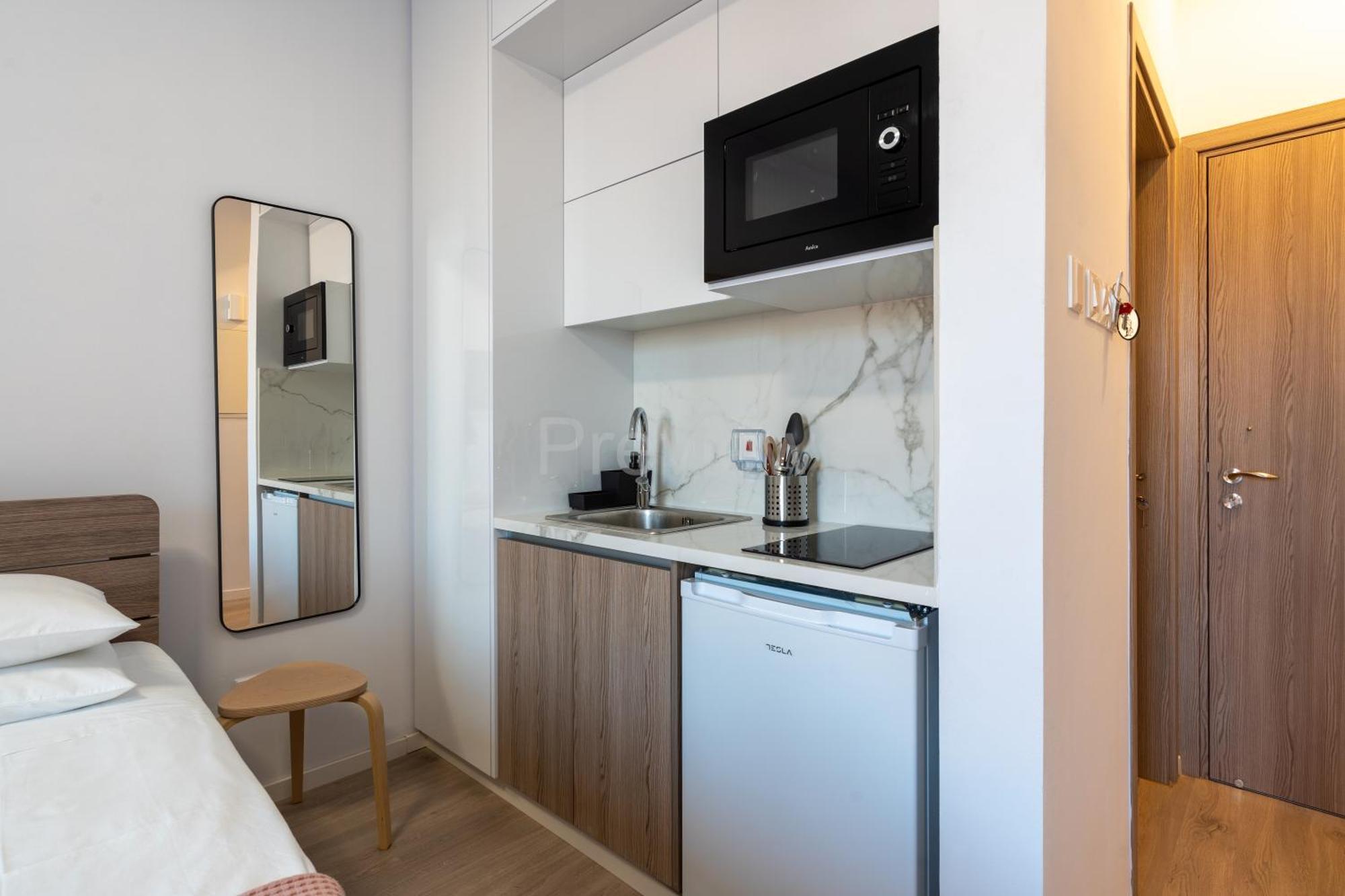 Le Voyageur By The Sea - Furnished Rooms Larnaca Bagian luar foto