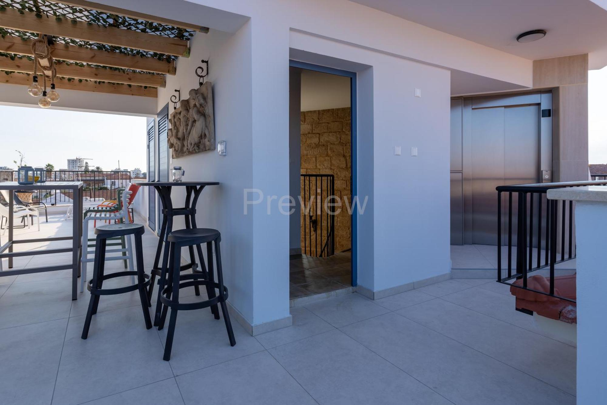 Le Voyageur By The Sea - Furnished Rooms Larnaca Bagian luar foto