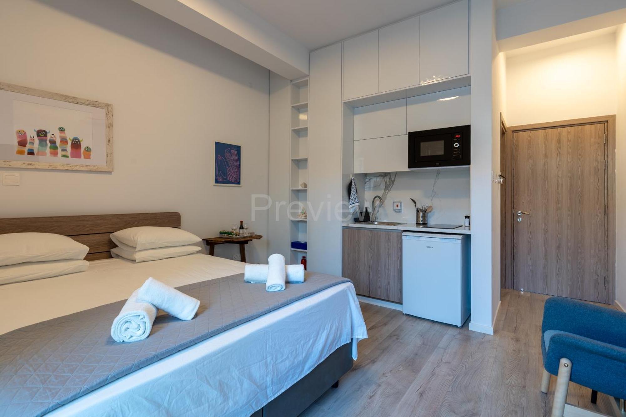 Le Voyageur By The Sea - Furnished Rooms Larnaca Bagian luar foto