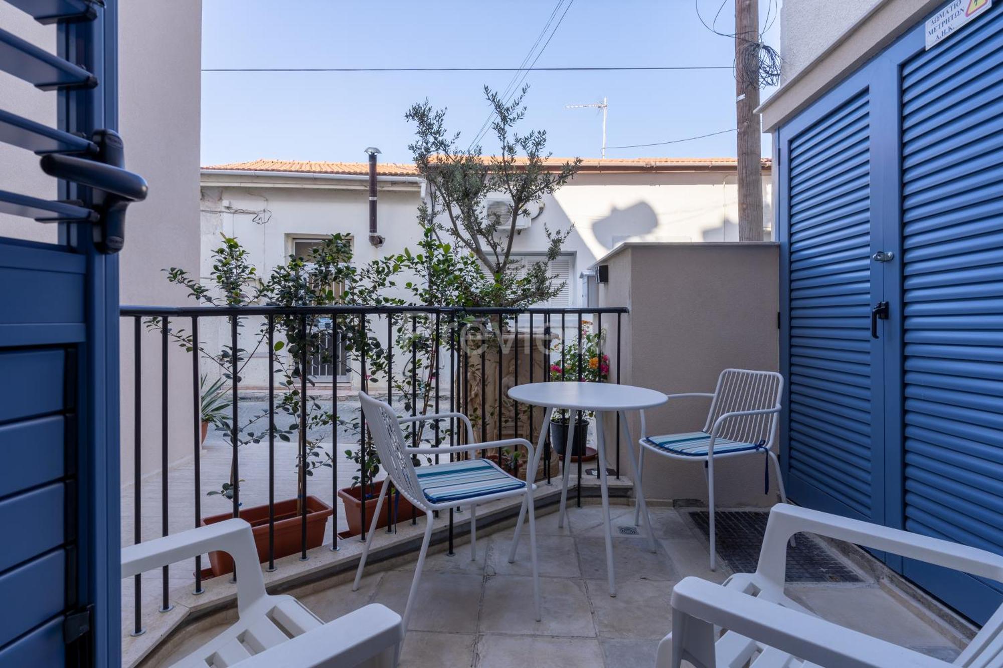 Le Voyageur By The Sea - Furnished Rooms Larnaca Bagian luar foto