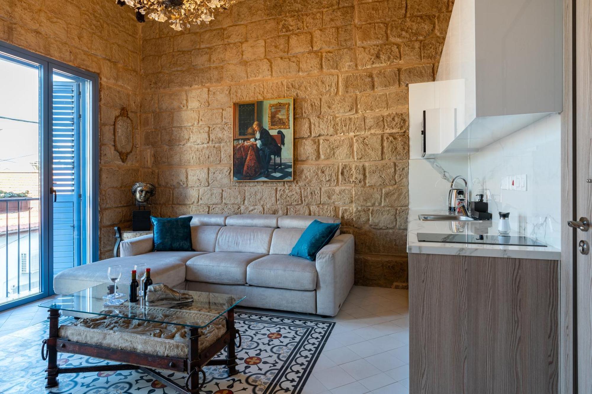 Le Voyageur By The Sea - Furnished Rooms Larnaca Bagian luar foto