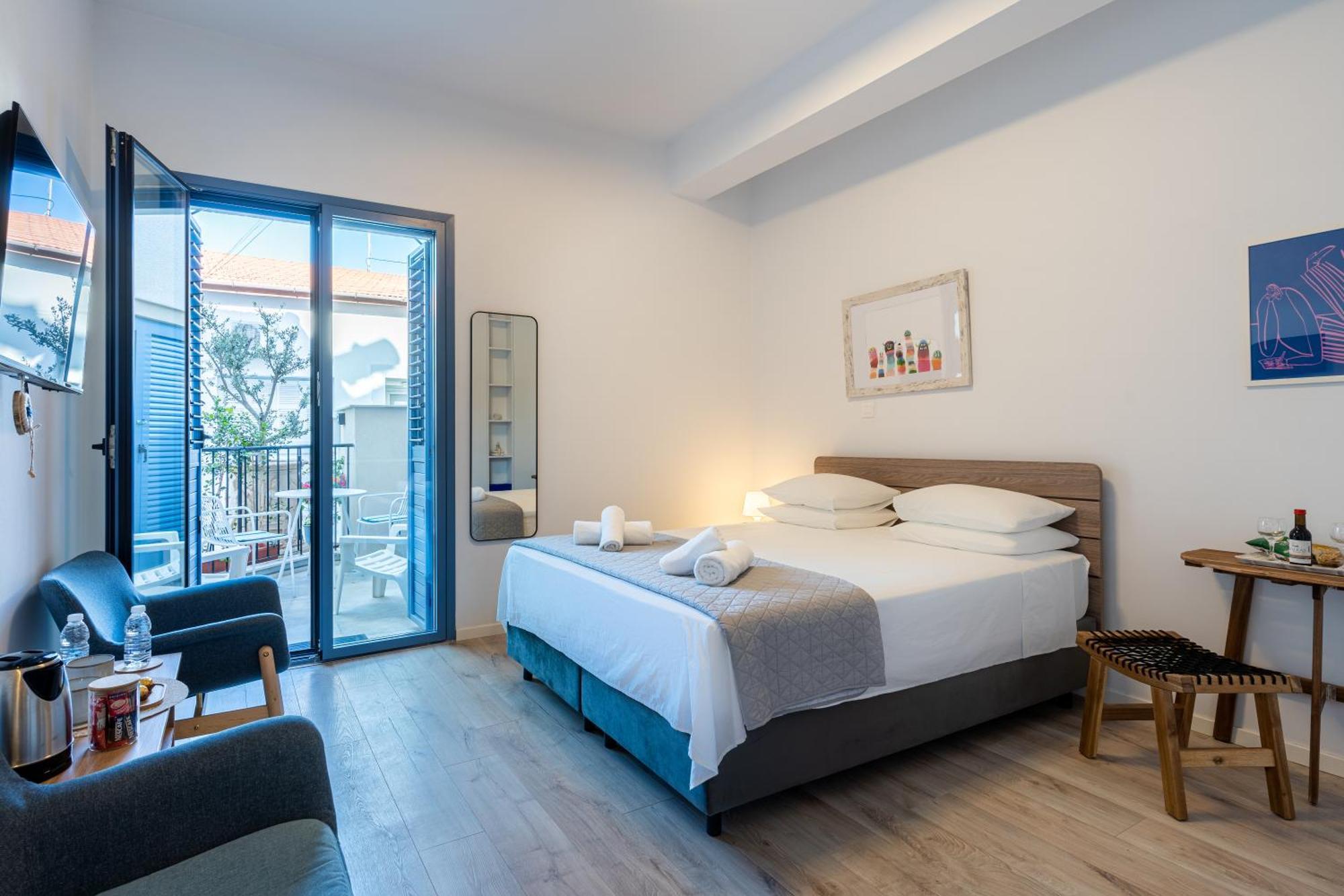 Le Voyageur By The Sea - Furnished Rooms Larnaca Bagian luar foto