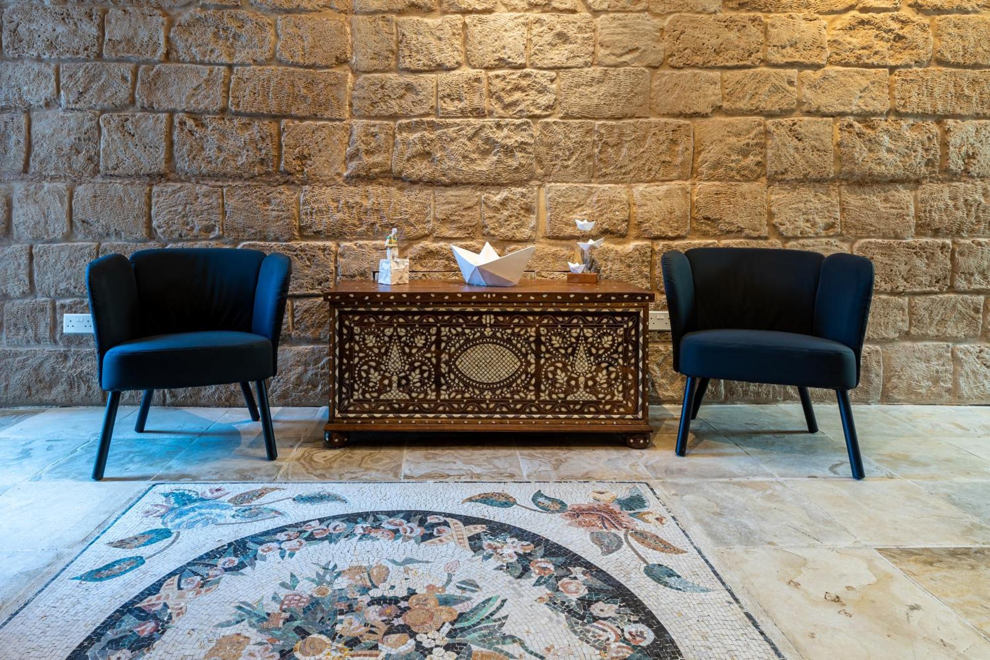 Le Voyageur By The Sea - Furnished Rooms Larnaca Bagian luar foto