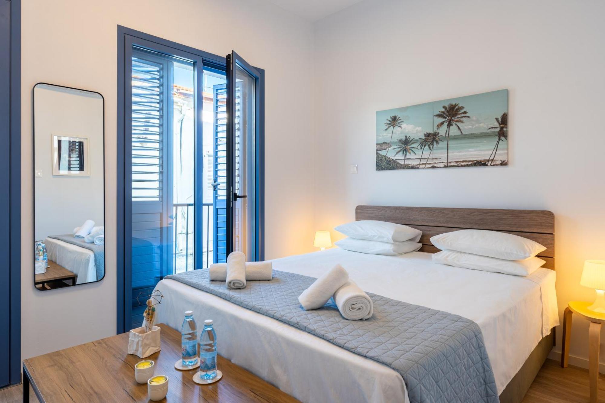 Le Voyageur By The Sea - Furnished Rooms Larnaca Bagian luar foto